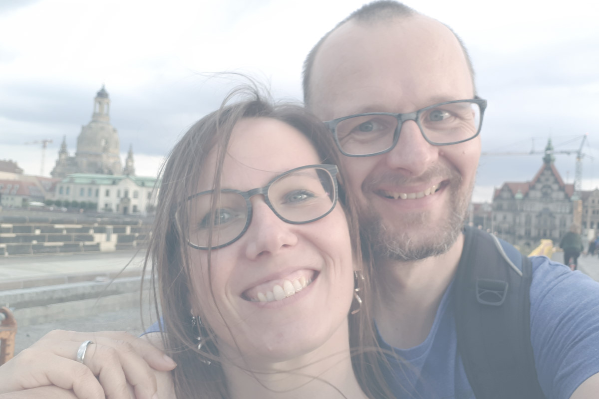 Tom mit seiner Ehefrau